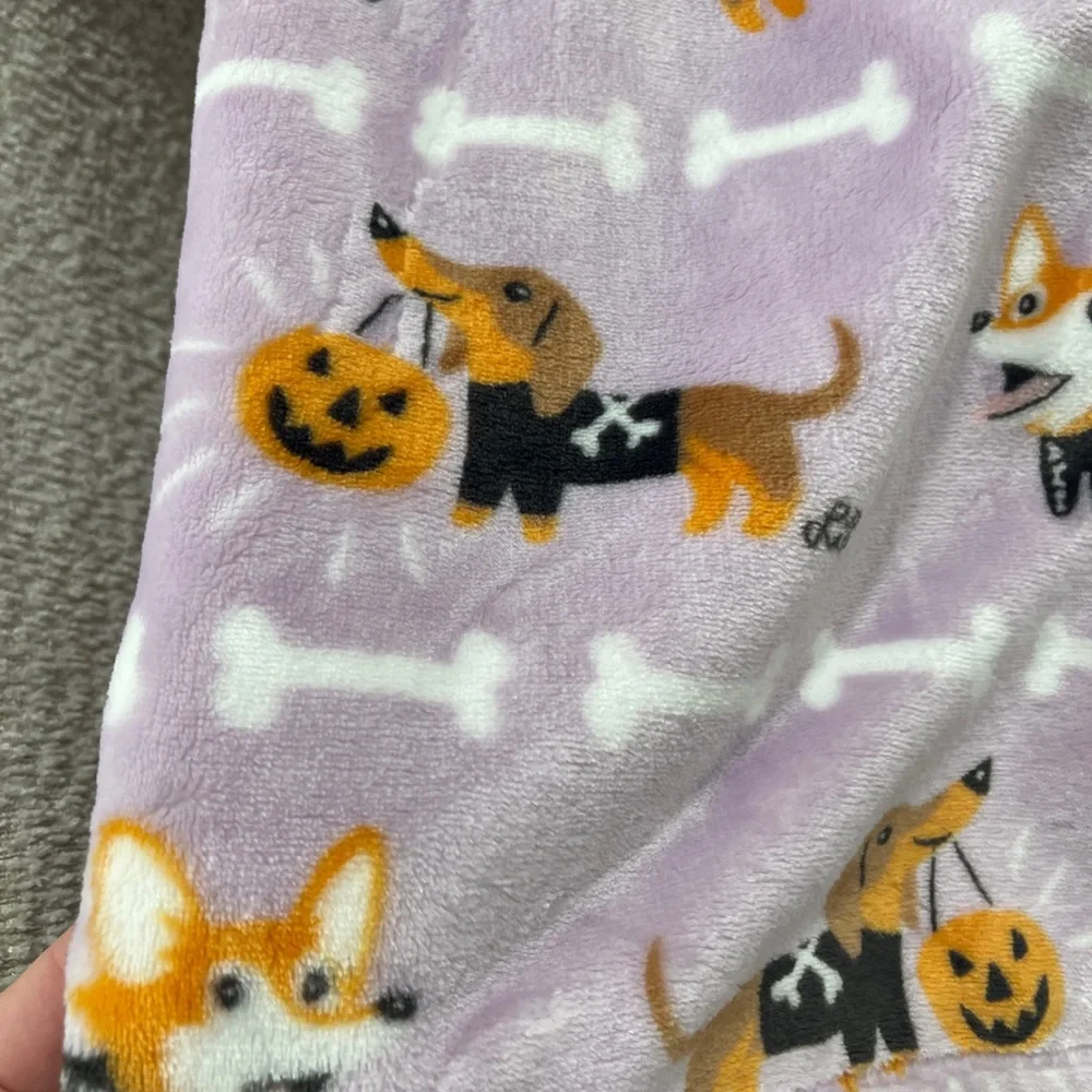 Halloween Dogs Dachshunds & Corgis in Costumes Purple Plush Throw Blanket NWT